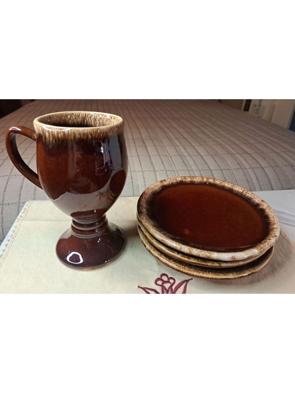 Vintage 4 Pc Set of Hull Brown Drip Glaze Pottery Grand Mug & 3 Plates 6.5"